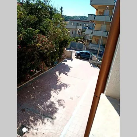 Di Fronte Al Mare *